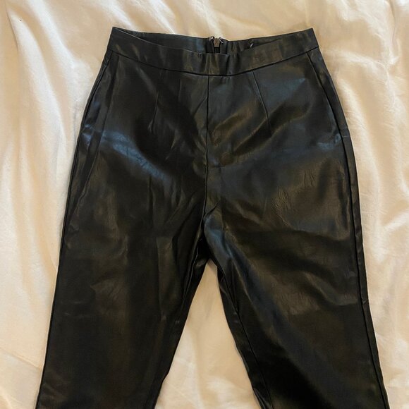 NWT - WHITE FOX BOUTIQUE faux leather pants, size M (closer to a size 6) - Picture 3 of 7